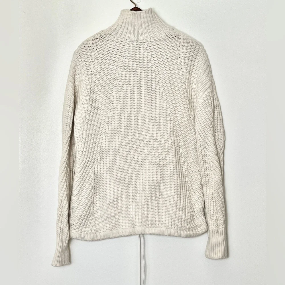 J. Crew Oversized Sweater Women’s XS Ivory Front Pocket New‎ England Preppy